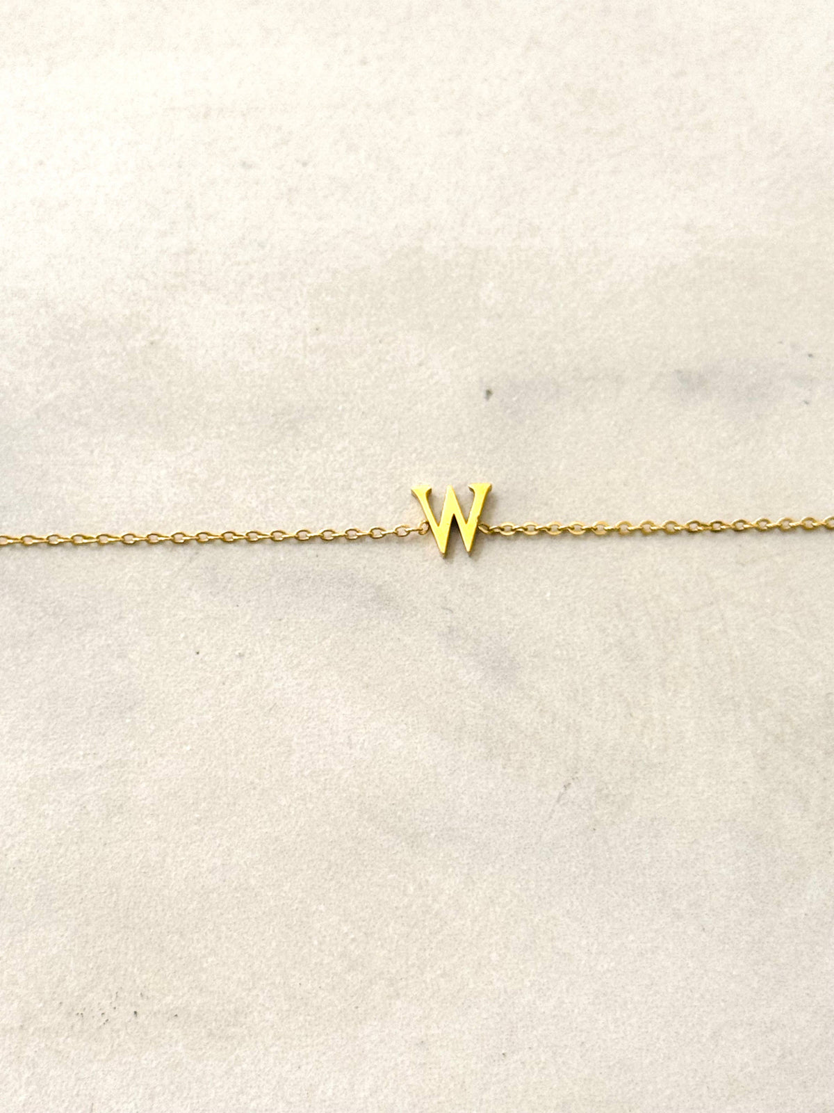Cassette – Bracciale Minimal con Iniziale in Acciaio Inossidabile