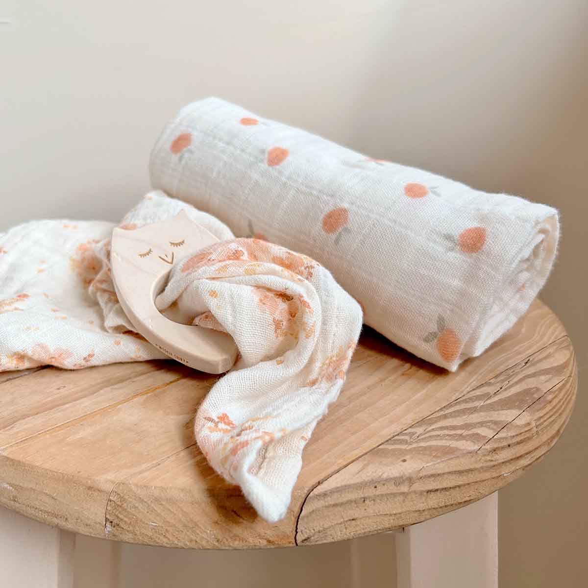 Rose in April Mussola Bianca – Bouquet 70×70cm– 100% Cotone Mussola OEKO-TEX