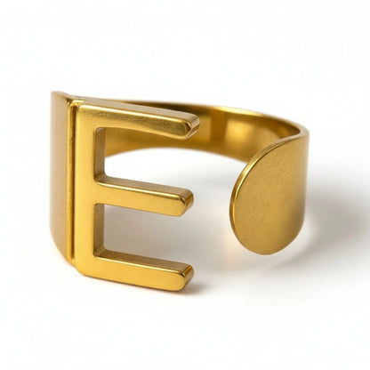 Anello Iniziale Personalizzato Oro – Lettere A–Z | Cassette Barcelona