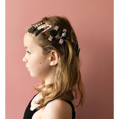 Bambina con fermagli Rockahula Glitter Bat Clips nei capelli per Halloween