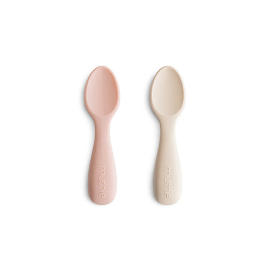 Mushie Set di 2 Cucchiaini in silicone - Sand/Rosa Cipria - Apple Pie