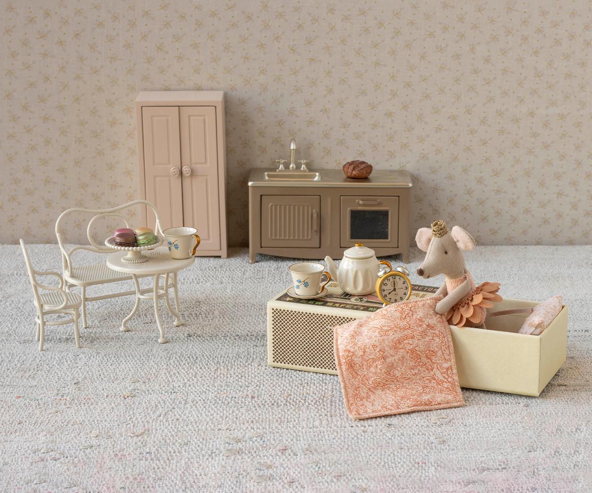 Maileg – Set Tavolo e Sedie da Giardino per Topolini – Bianco