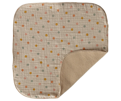 Maileg Lullaby Friends Coniglietto Mini con Copertina – Giallo
