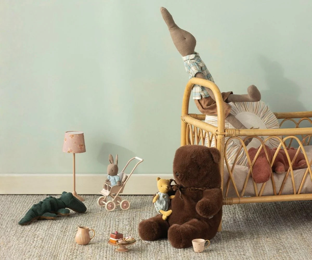 Orsetto Teddy Maileg Medium - Peluche Morbido Dark Chocolate con Fiocco IN ARRIVO