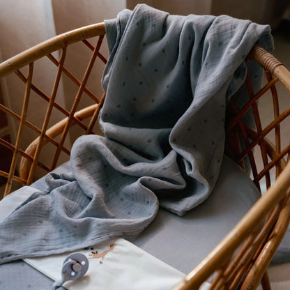 Swaddle Little Dutch blu usata per neonato in culla o passeggino