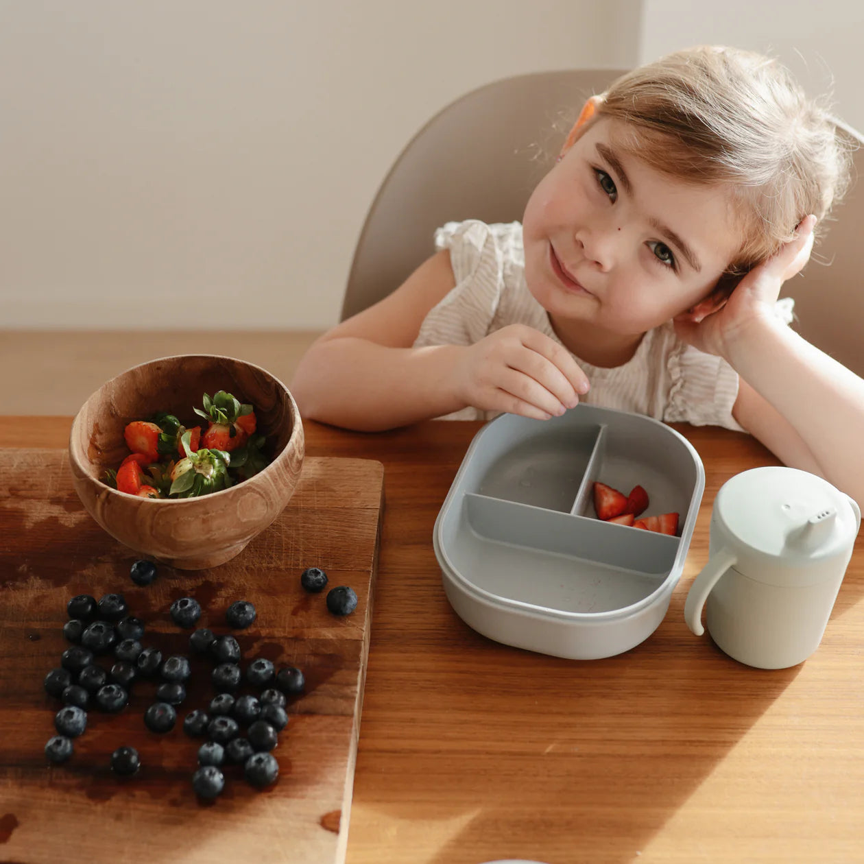 Mushie Porta Pranzo Lunch Box con Posate - Cloud - Apple Pie