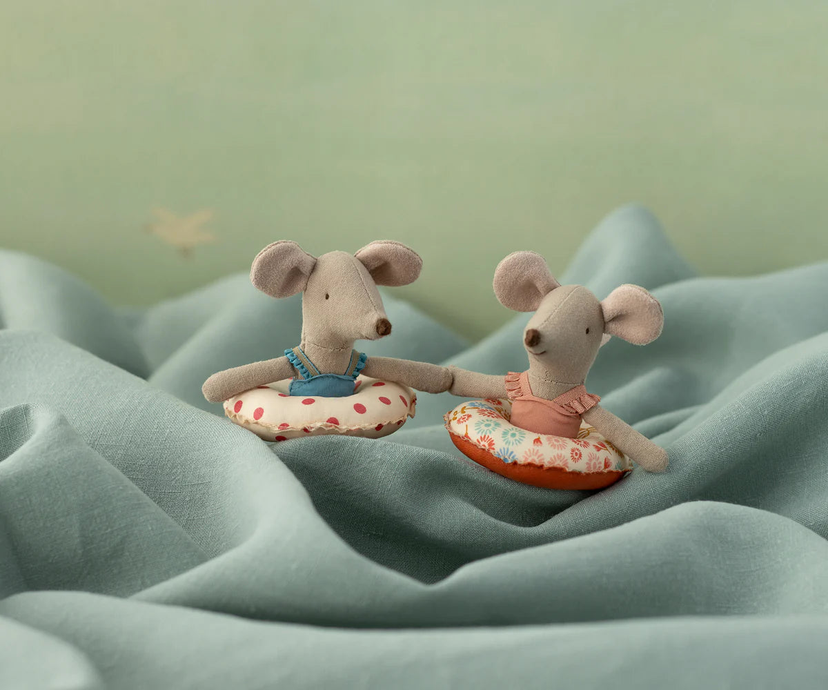 Maileg Beach Mice, Topo Sorellina con con Salvagente Pois Rossi - Apple Pie
