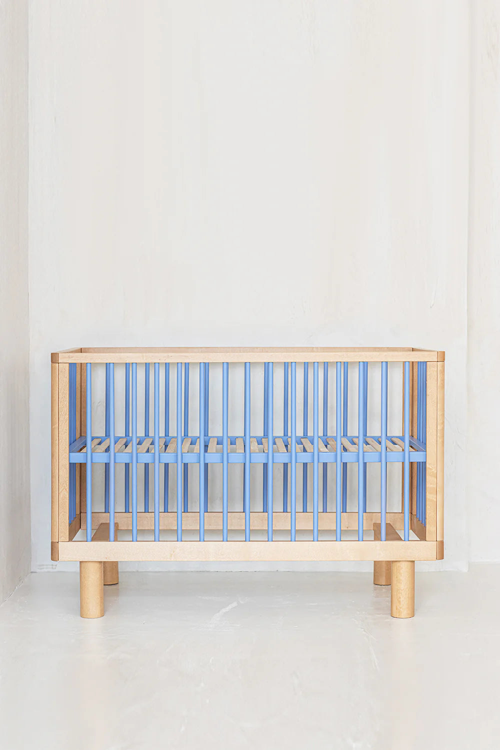 Karl & Fric NOX Cot Natural Wood & Blue – Lettino Evolutivo in Legno Massiccio di Betulla con Kit Junior Incluso