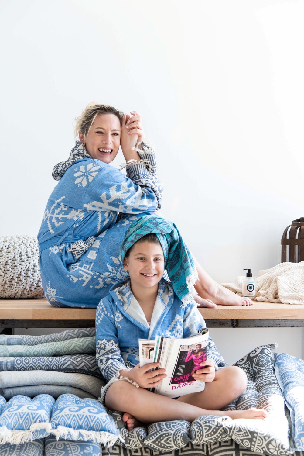 Accappatoio donna Aelia Anna blu in cotone leggero stile hamam con cappuccio e cintura