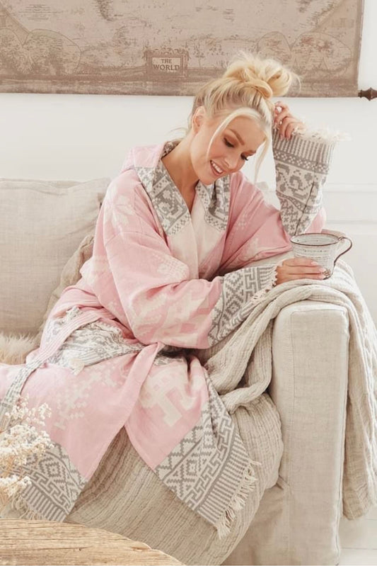 Accappatoio donna rosa Aelia Anna in cotone leggero stile hamam con ricami e cintura