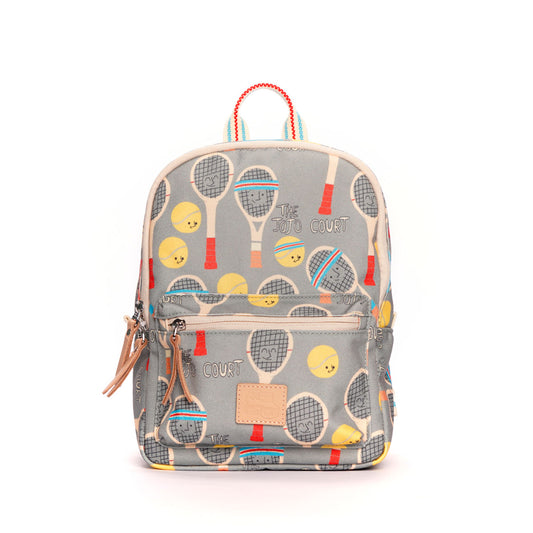 Baby Pack Jojo Court mini zaino per bambini dai 3 anni, in poliestere riciclato RPET impermeabile, con tasca frontale e bretelle regolabili in cotone.