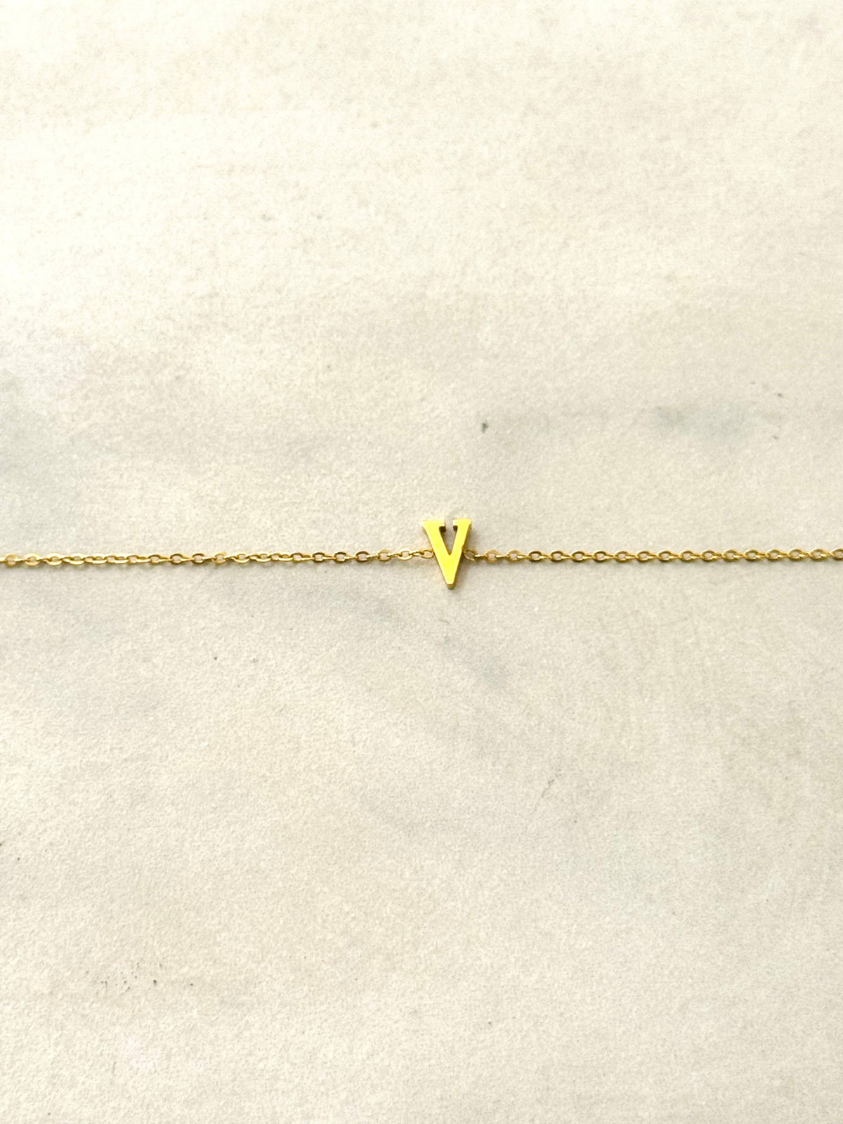 Cassette – Bracciale Minimal con Iniziale in Acciaio Inossidabile