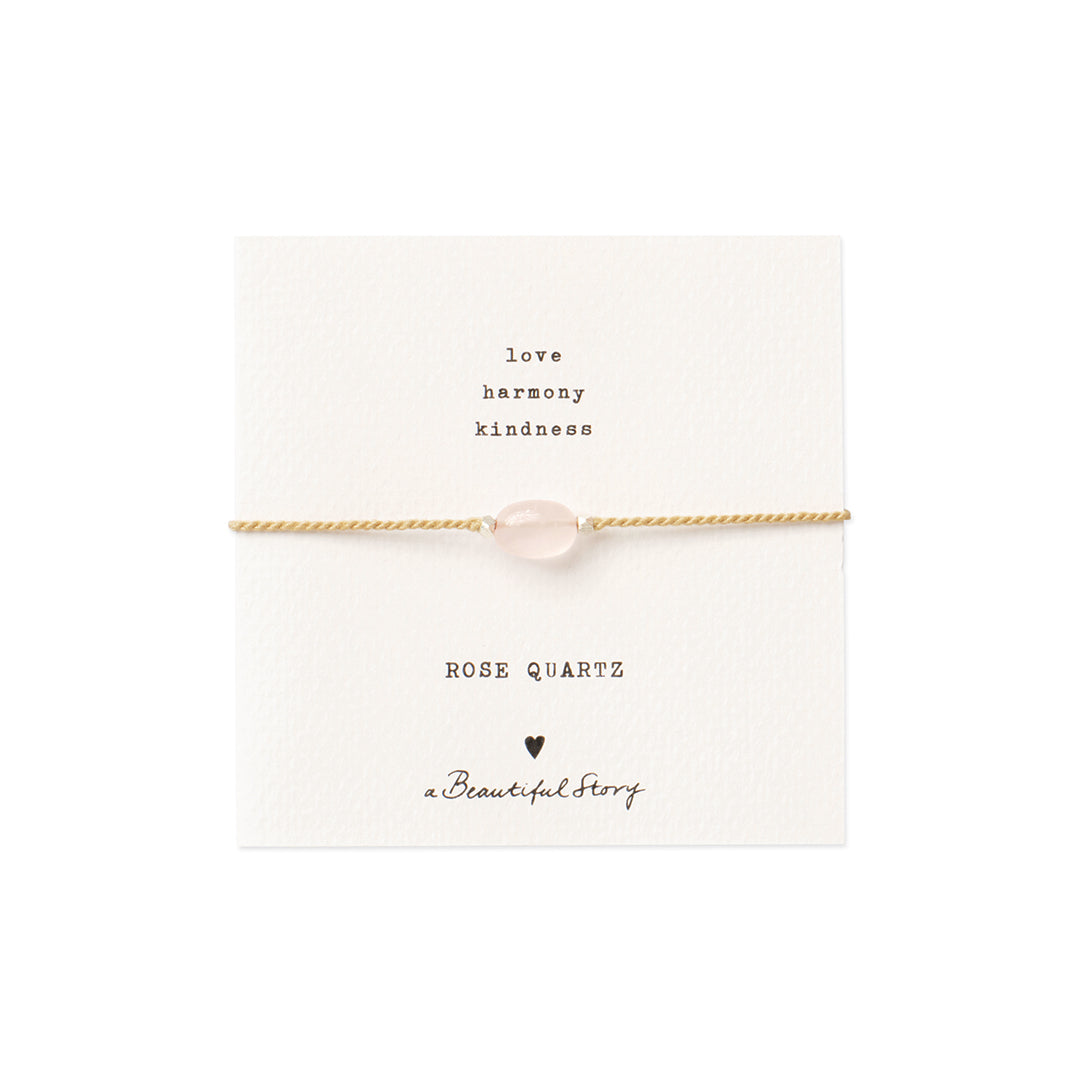 Biglietto con braccialetto in quarzo rosa realizzato a mano da A Beautiful Story