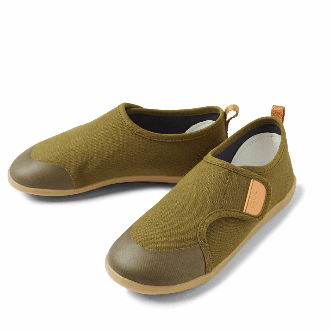 Dettaglio chiusura velcro scarpe Bobux I-Walk Pure Nook Dried Herb