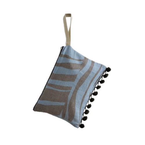 Aelia Anna Borsa Clutch fantasia Kithnos con Pon-pon Chocolate e azzurro