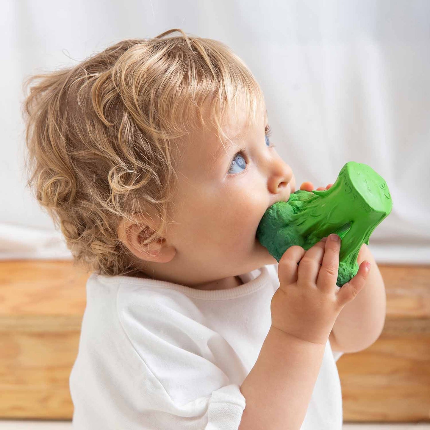 Oli&Carol – Brucy the Broccoli Baby Teether in gomma naturale