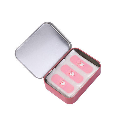 Dettaglio cerotti colorati con illustrazioni degli Orsetti del Cuore