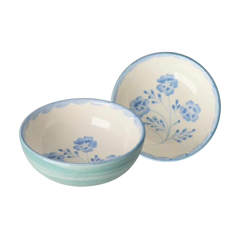 Ciotola in ceramica RICE Denmark dipinta a mano con decorazione di fiori blu e bordo azzurro, ideale per colazione, cereali, zuppe e insalate.