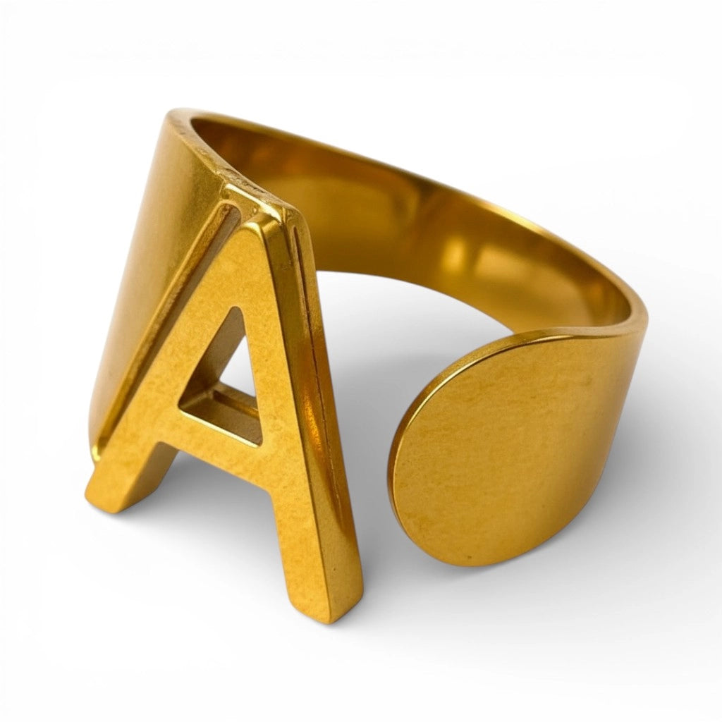 Anello Iniziale Personalizzato Oro – Lettere A–Z | Cassette Barcelona