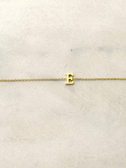 Cassette – Bracciale Minimal con Iniziale in Acciaio Inossidabile