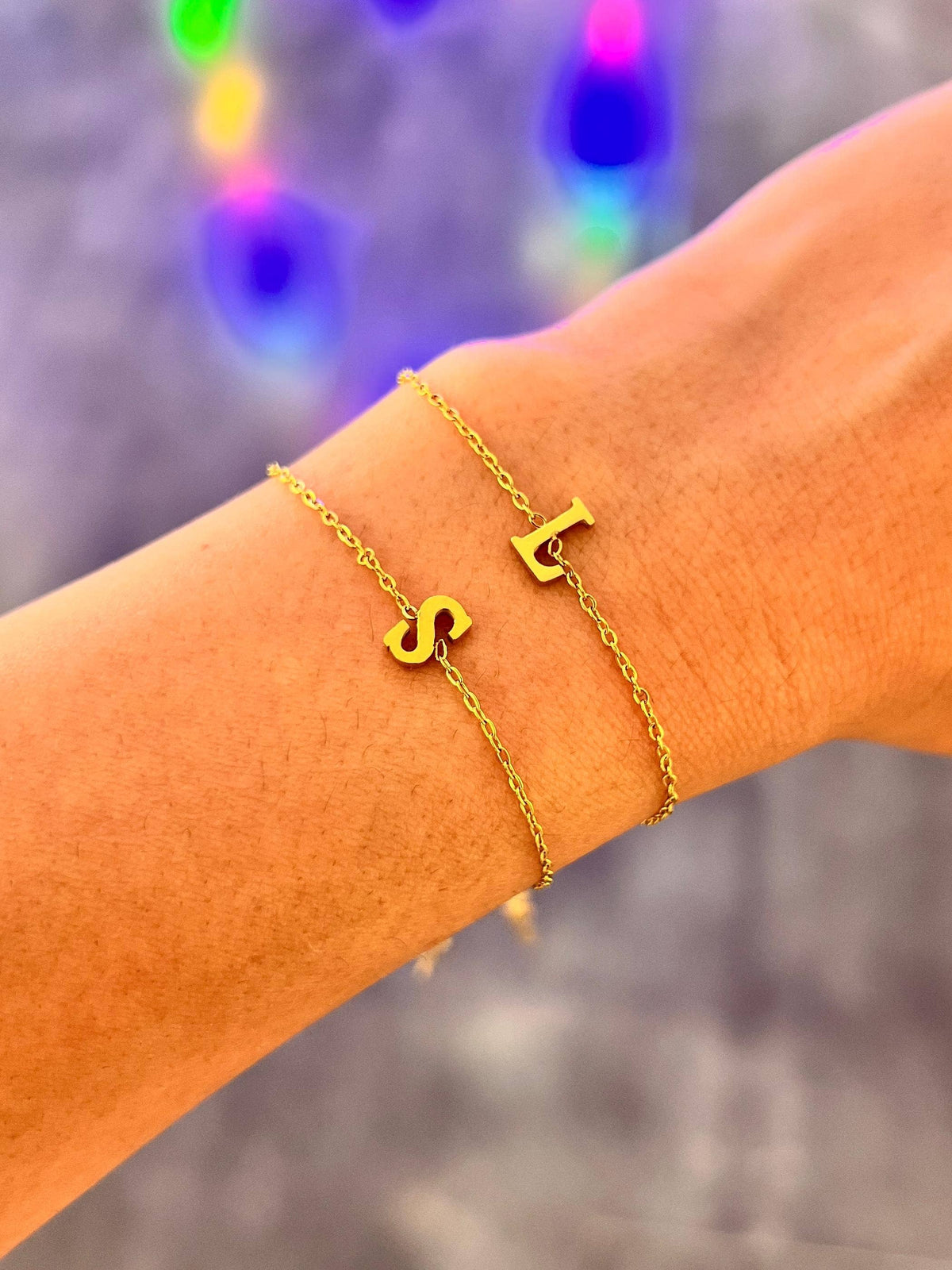 Cassette – Bracciale Minimal con Iniziale in Acciaio Inossidabile