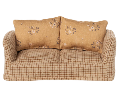 Divano Maileg Mable visto frontalmente – accessorio per topolini e casa delle bambole