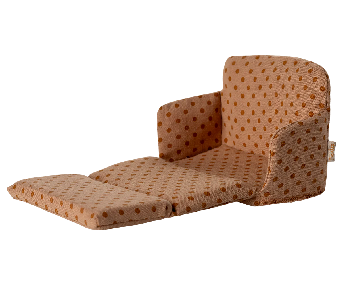 Divano letto pois Maileg trasformato in lettino nella casa dei topolini
