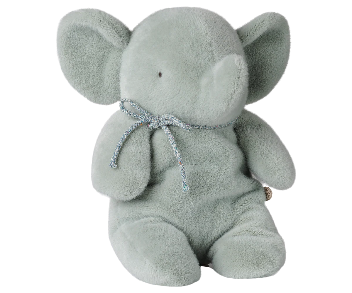Elefante Maileg medio color menta chiaro in morbido peluche, ideale come regalo nascita e compagno di coccole