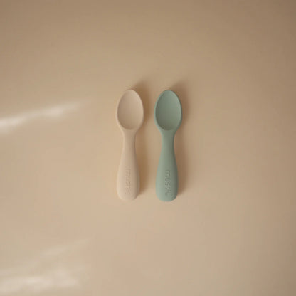 Mushie Set di 2 Cucchiaini in silicone - Sand/Cambridge Blue