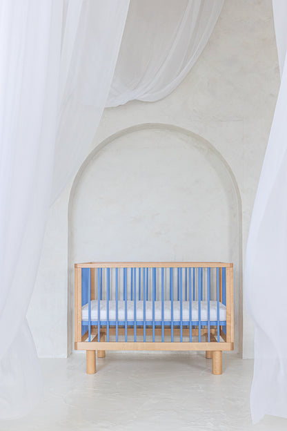 Karl & Fric NOX Cot Natural Wood & Blue – Lettino Evolutivo in Legno Massiccio di Betulla con Kit Junior Incluso