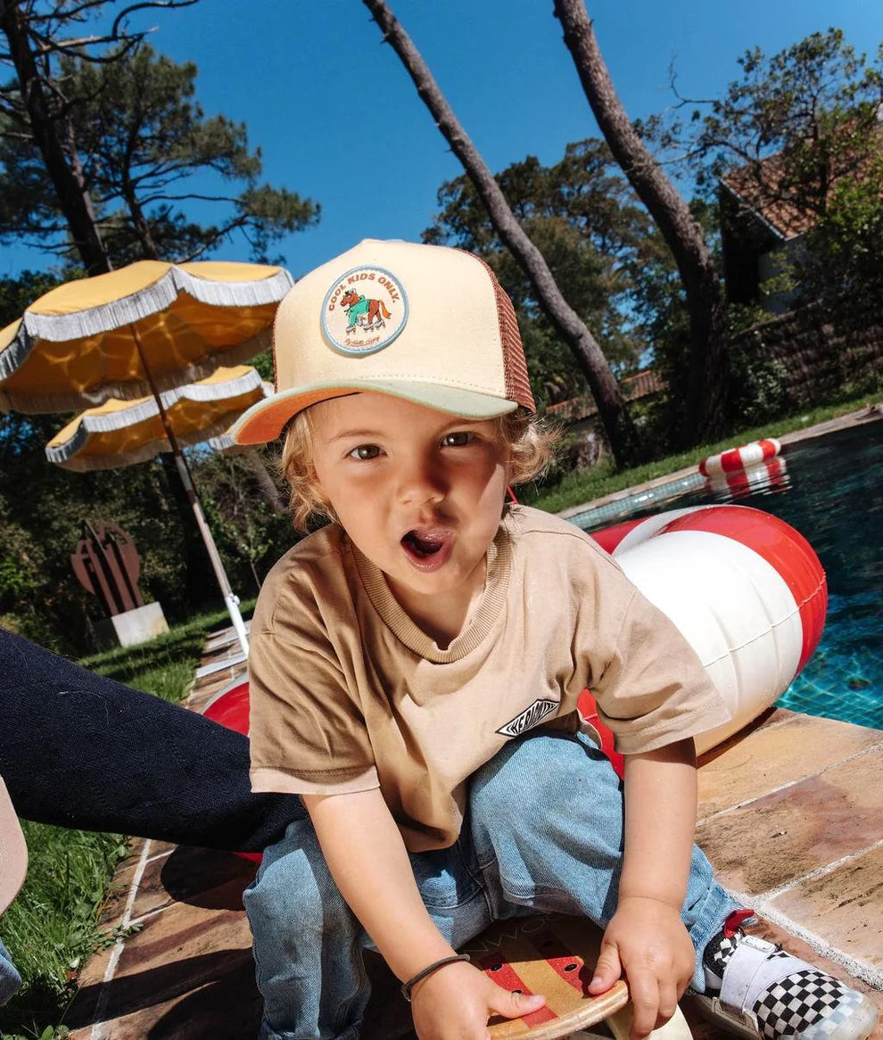 Dettaglio cappellino Hello Hossy Rolling Pony