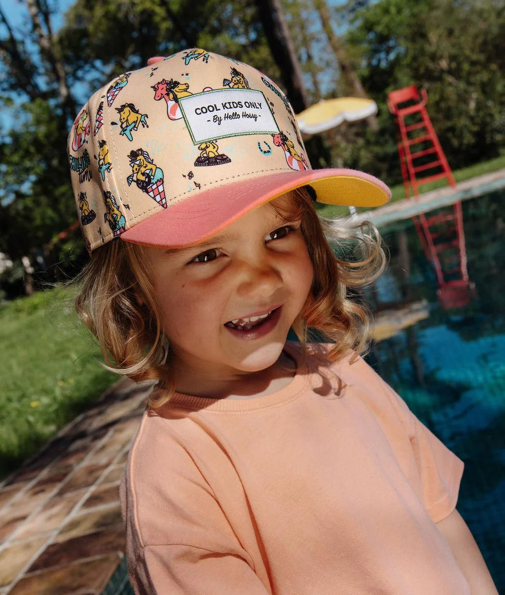 Bambina con cappellino Hello Hossy Unicorn