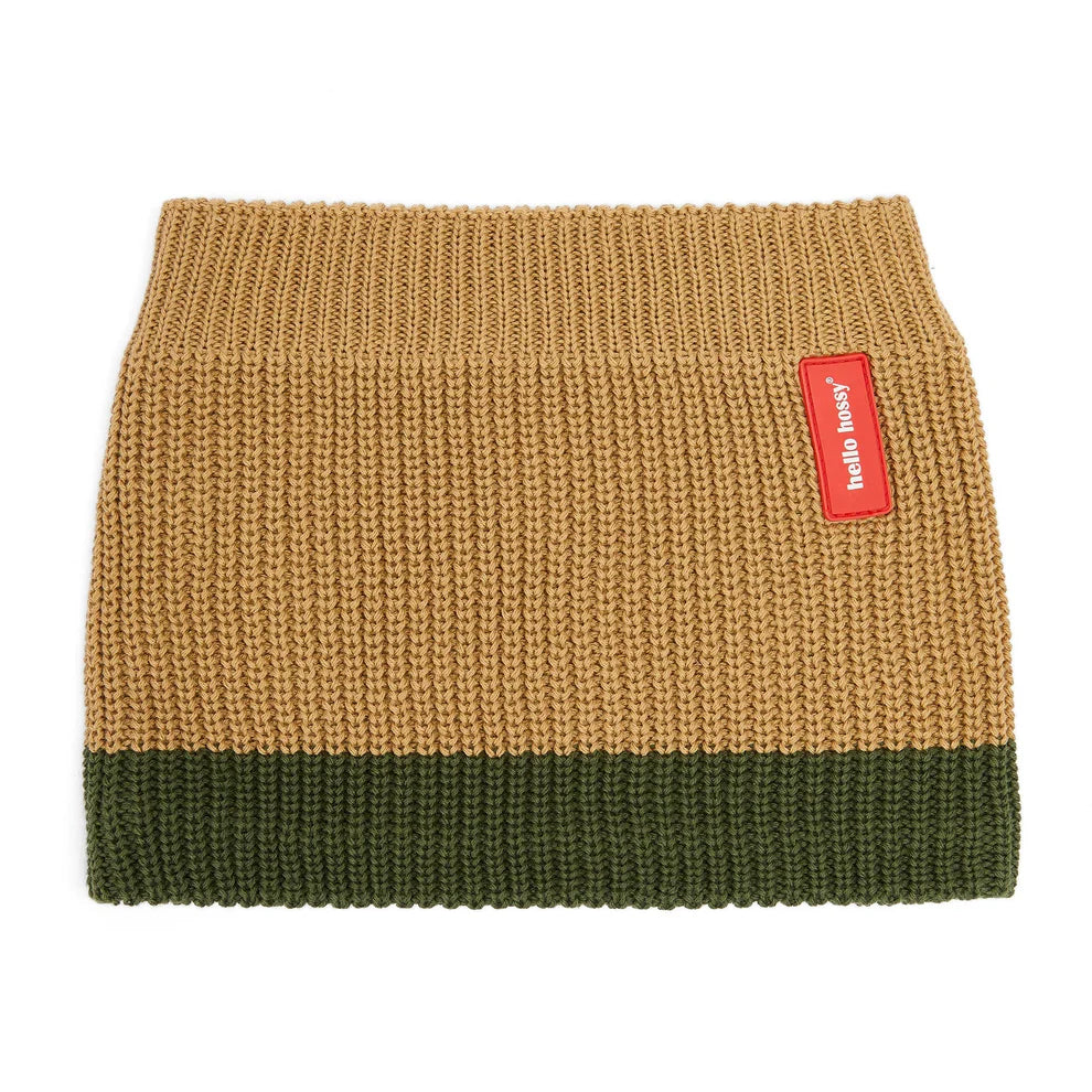 Bambino che indossa snood Hello Hossy Cocoon Pistachio abbinato al beanie