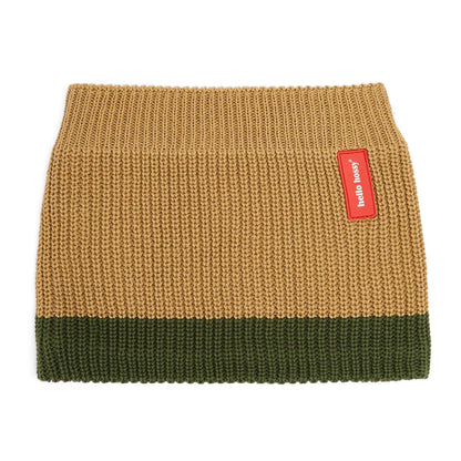 Bambino che indossa snood Hello Hossy Cocoon Pistachio abbinato al beanie