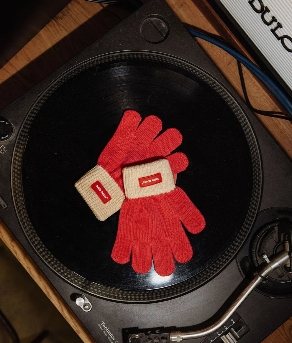 Bambina con guanti Hello Hossy Handy Framboise e berretto coordinato