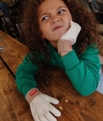 Bambino con guanti Hello Hossy Handy Sandy beige e berretto coordinato