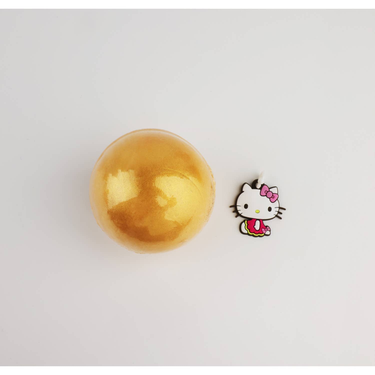 Sorpresa interna della bath bomb Hello Kitty – accessorio per bambini