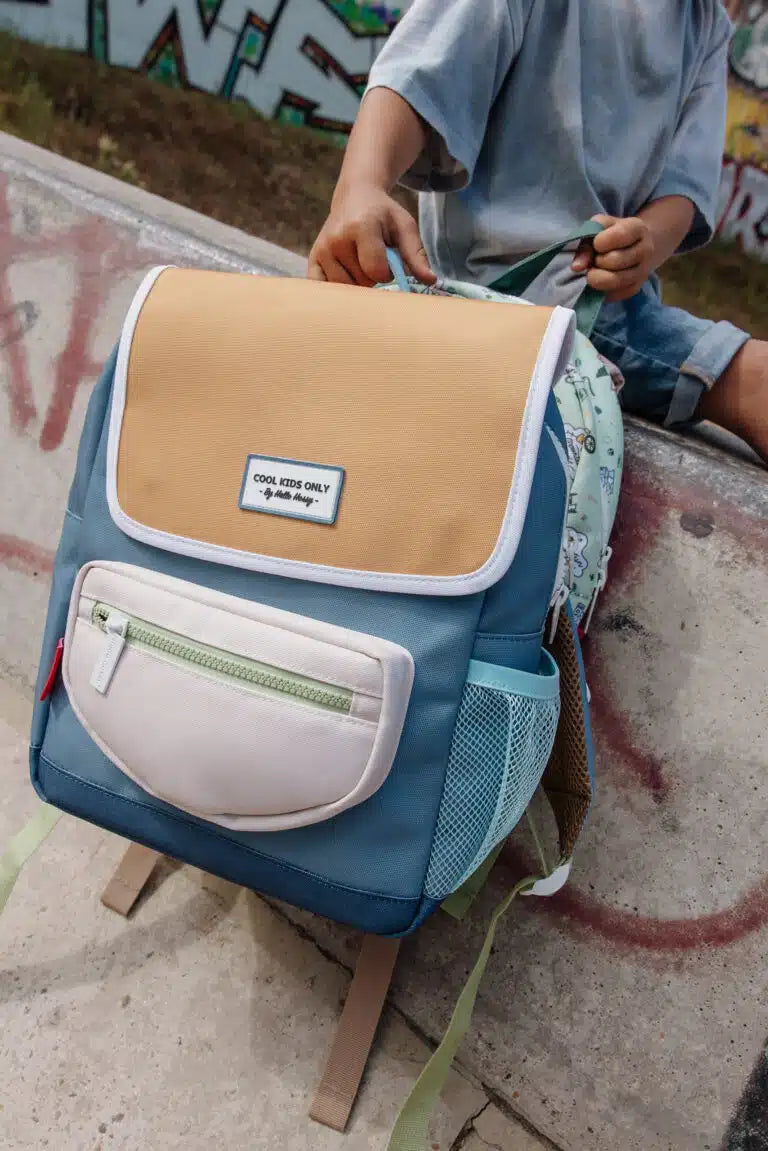 Zaino Bambino Hello Hossy Mini Sam 2-5 Anni – Zaino Scuola e Asilo in Poliestere Riciclato IN ARRIVO
