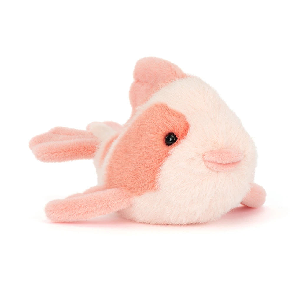 Jellycat Fancy Carp pesce peluche rosa e crema morbido su sfondo bianco