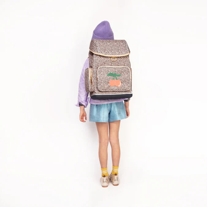 Bambina con zaino Leopard Cherry Jeune Premier – zaino ergonomico scuola primaria