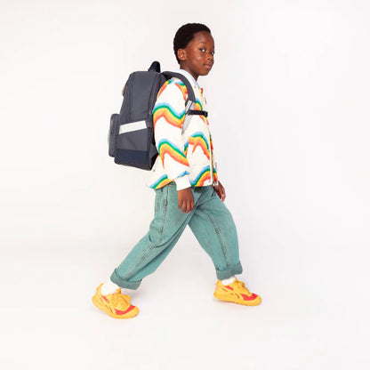 Bambino con zaino Jeune Premier New Bobbie Skate sulle spalle, ideale per scuola primaria