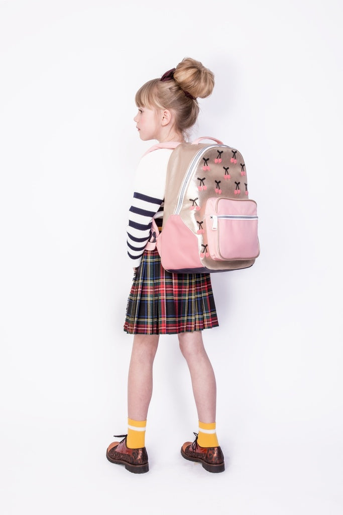 Zaino Jeune Premier Cherry Pompon indossato da bambina
