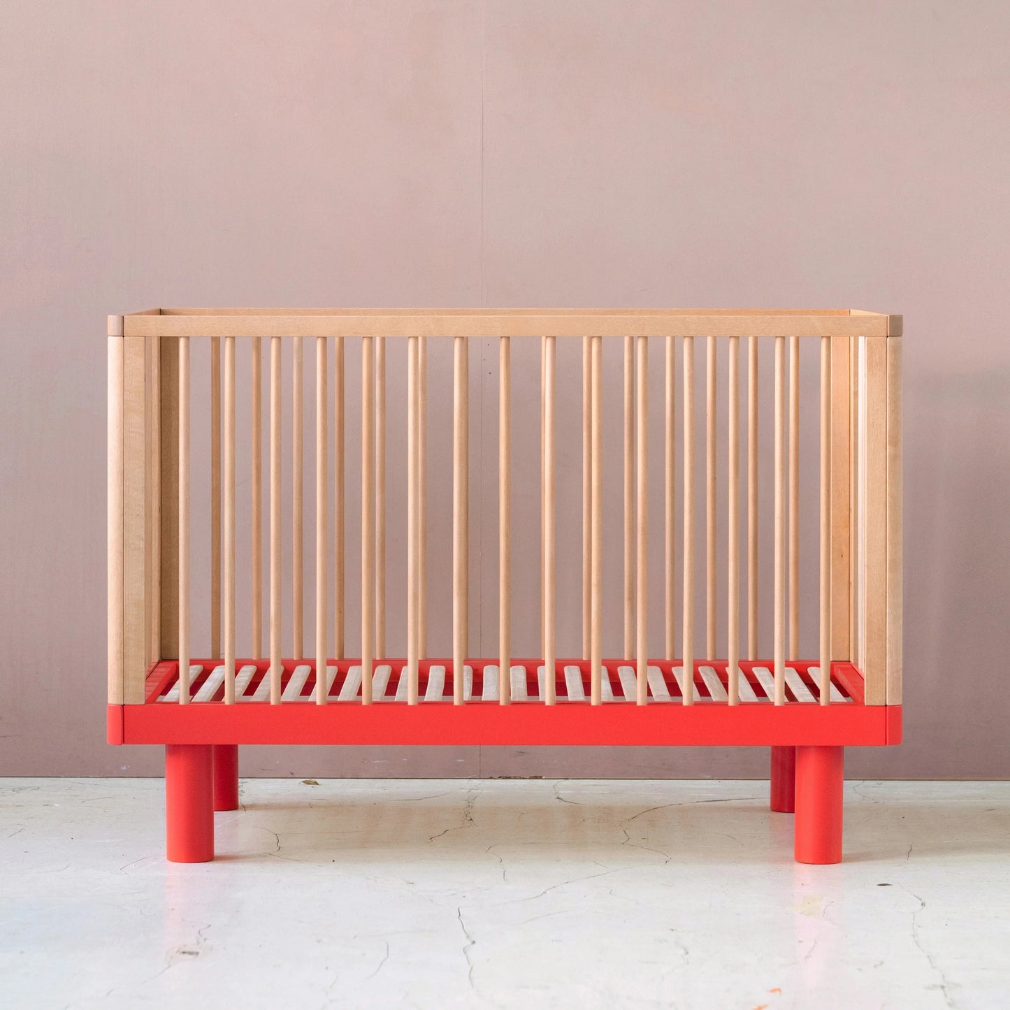 Karl & Fric NOX Cot, lettino evolutivo in legno massiccio di betulla con kit junior incluso, utilizzabile dalla nascita fino a 4 anni.