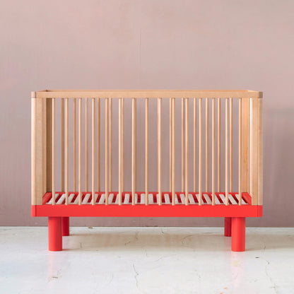 Karl & Fric NOX Cot, lettino evolutivo in legno massiccio di betulla con kit junior incluso, utilizzabile dalla nascita fino a 4 anni.