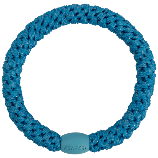 Kknekki Azure Blue Glitter originale, elastico per capelli intrecciato azzurro con riflessi glitter che può essere indossato anche come braccialetto.