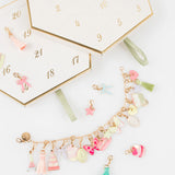 Laduree x Meri Meri Calendario dell'Avvento - Braccialetto con Charms - Apple Pie