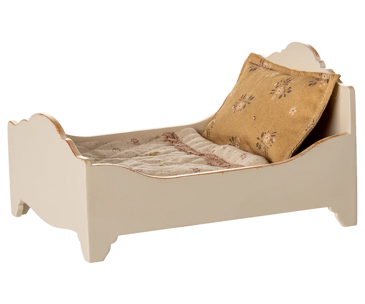 Profilo laterale del letto Maileg panna, con dettagli dorati e struttura in legno per due topolini