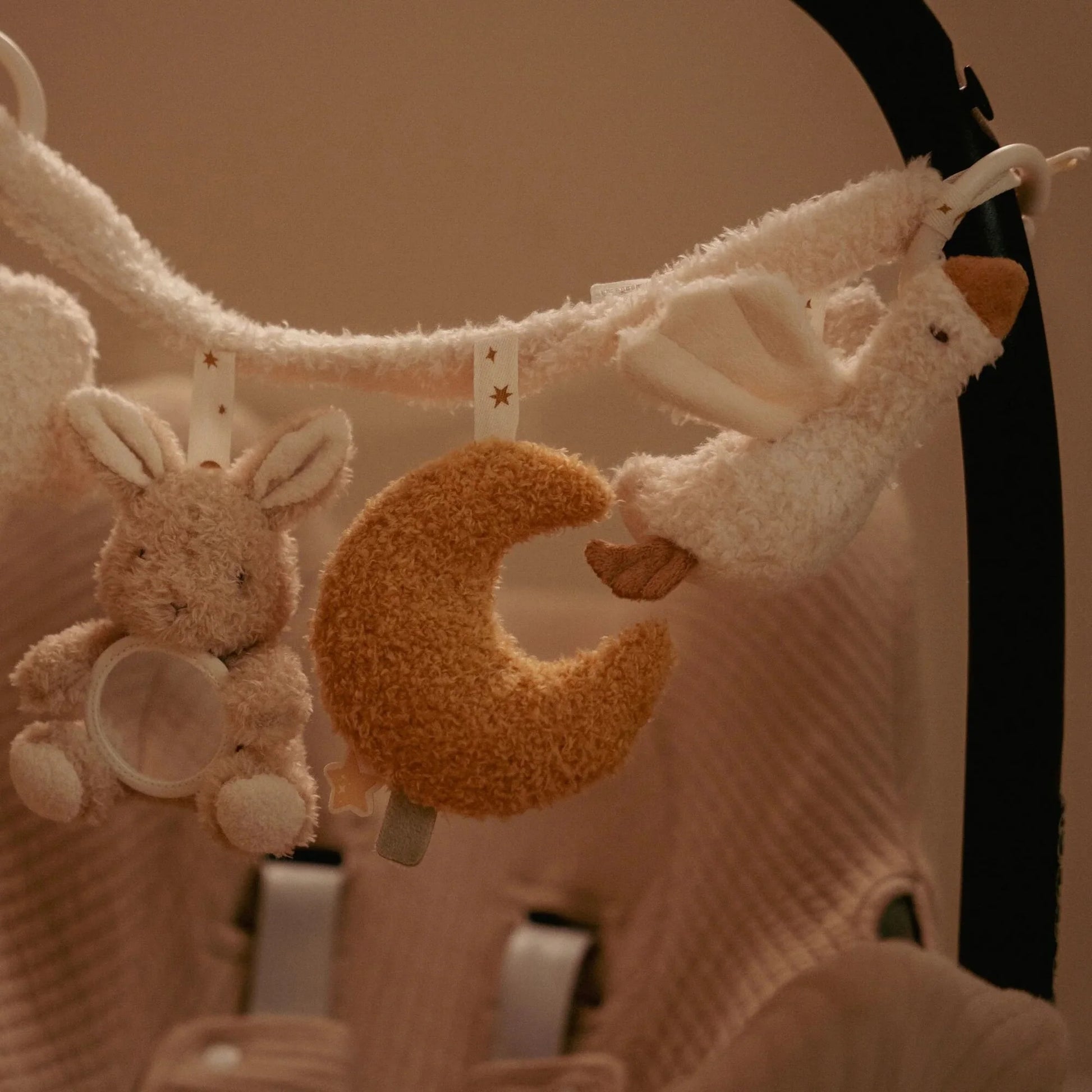 Stroller toy Little Dutch Newborn Naturals beige con sonaglio