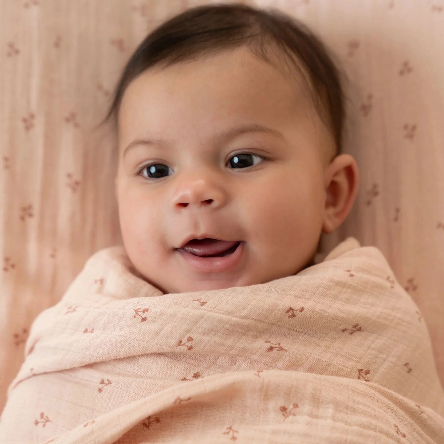 Swaddle Little Dutch Pure Blossom 120×120 in uso lifestyle