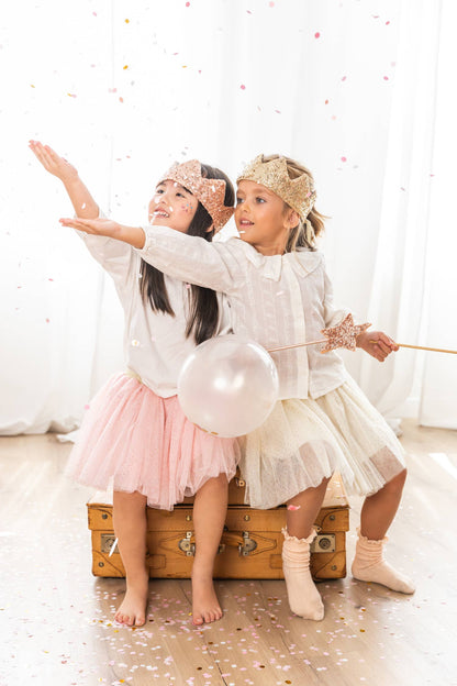 Gonna tutù oro pois indossata durante una festa o cerimonia